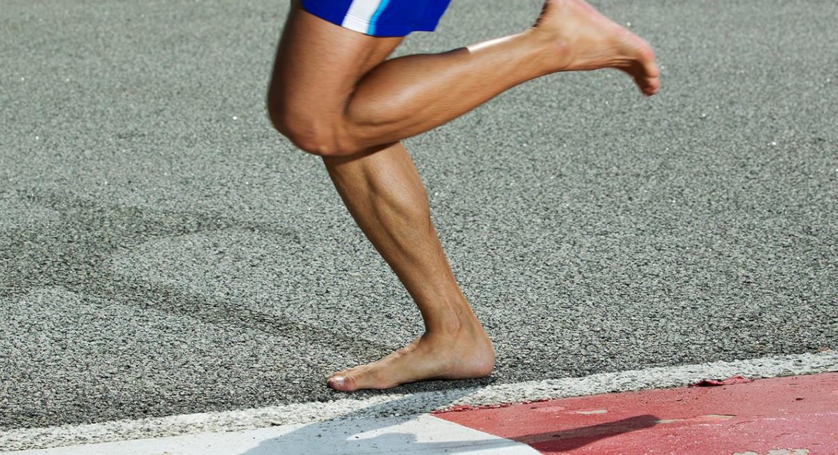 Barefoot: ¿qué ventajas tiene correr descalzo?